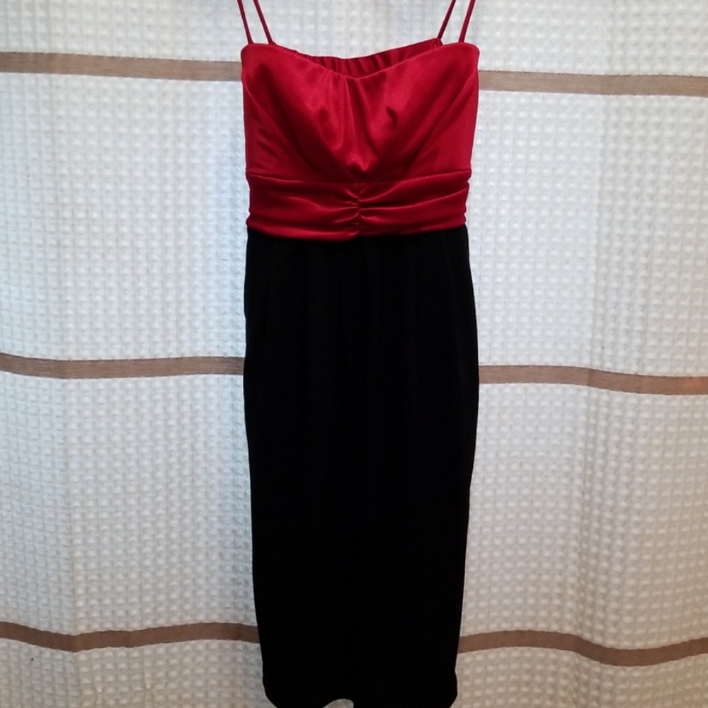 Sweet storm red and black dress sz m